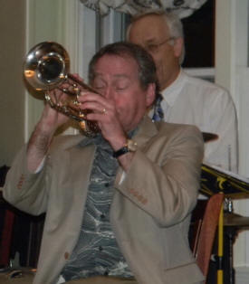 Jeff Hughes on cornet, Dave Bragdon drums behind him