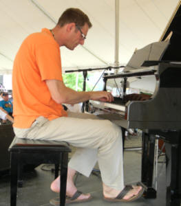 Jan Frankel in sandals at the piano